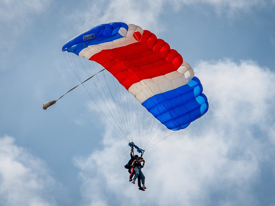 Ecole Francaise de Parachutisme Lille-Bondues景点图片