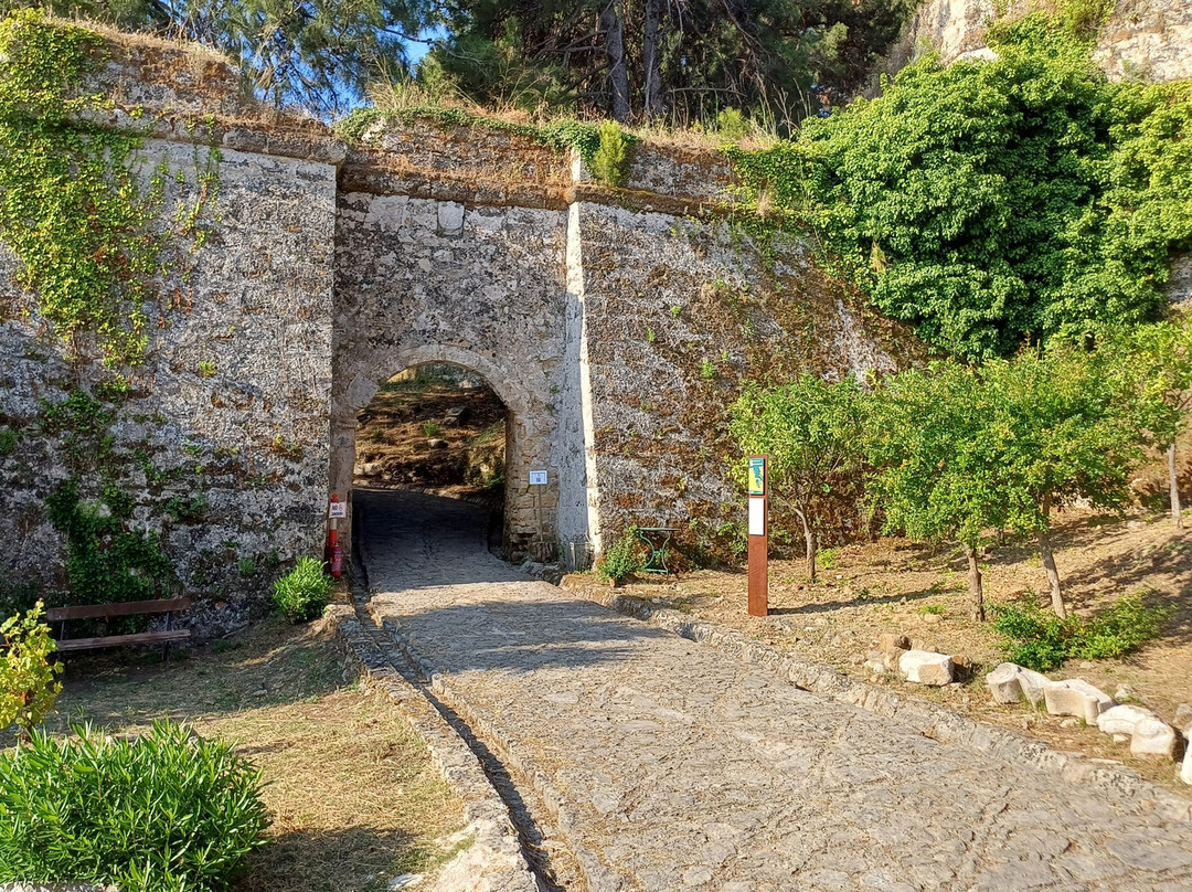 Enetikó Kástro Bóchalis-Bochali必去景点