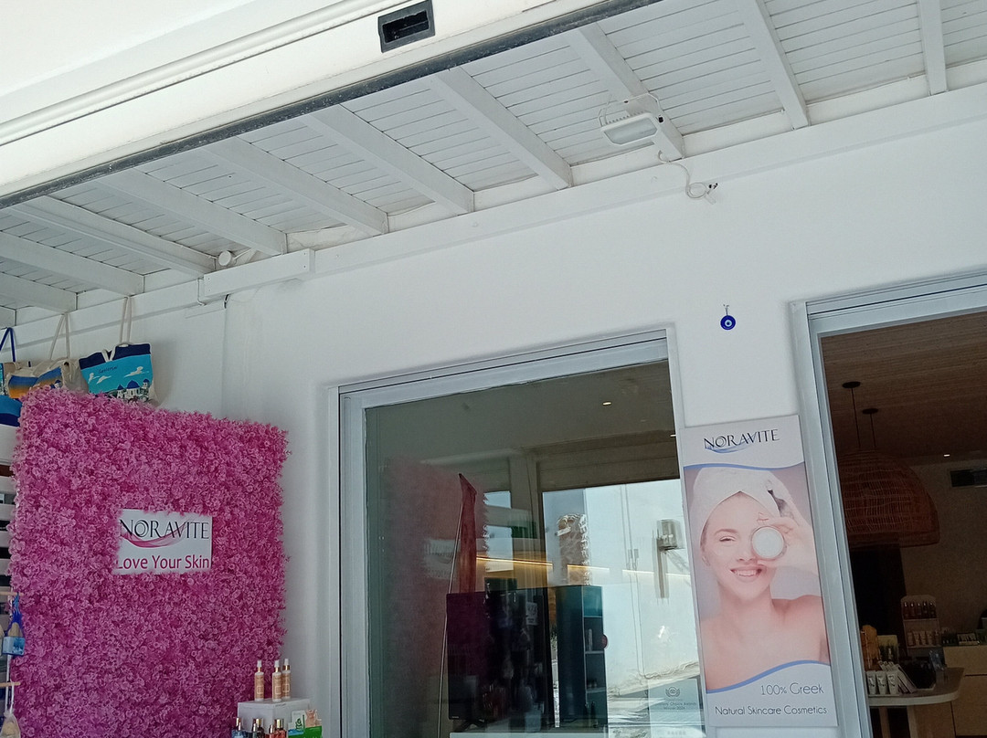 Noravite-卡马里必去景点