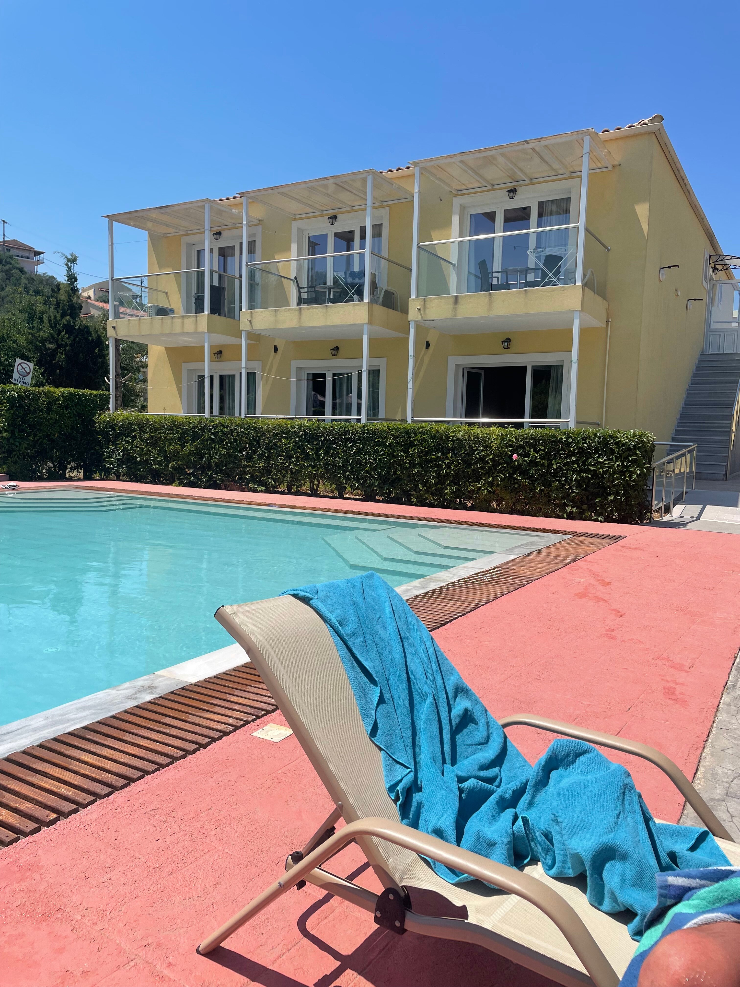 Frosini Gardens-官方