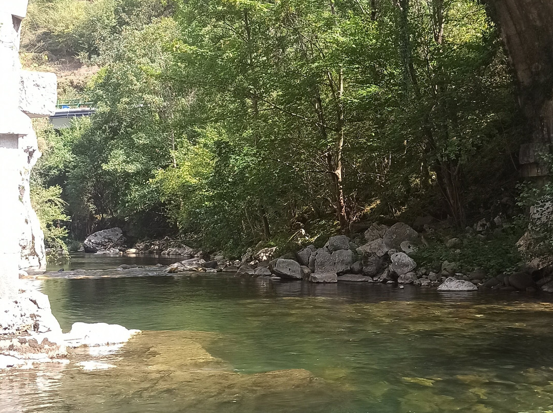 Cueva Deboyu-Campo de Caso必去景点