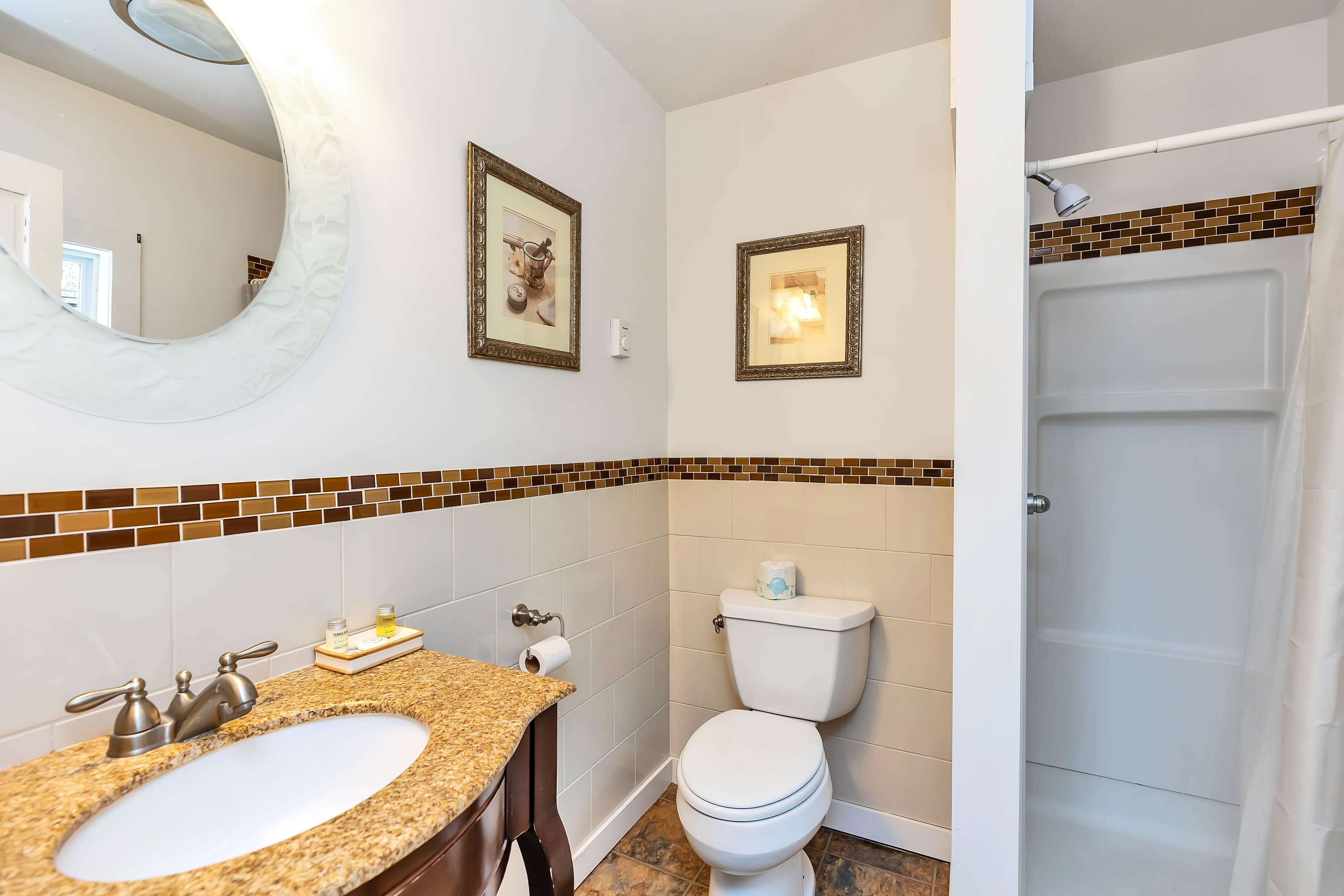 The Birchwood Inn and Tavern-浴室