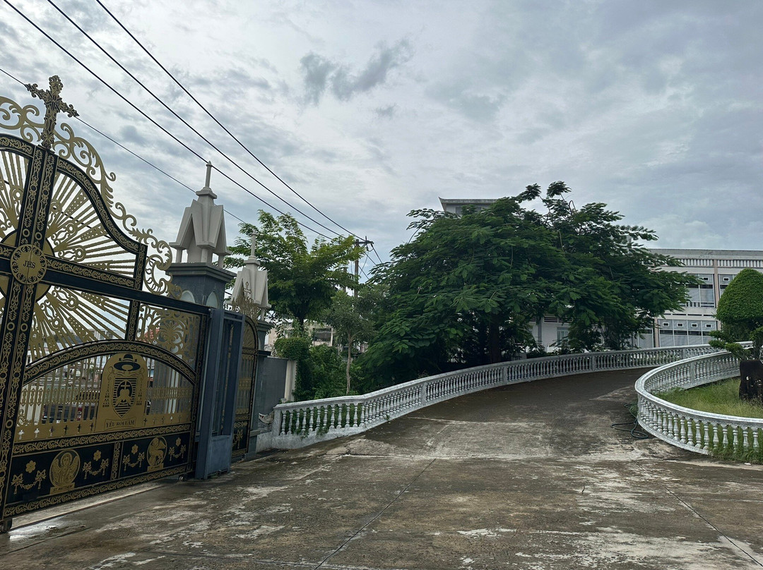 Nhà Thờ Chánh Tòa Phú Cường-土龙木市必去景点