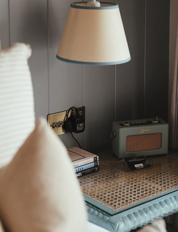 The Blue Pigeons主图