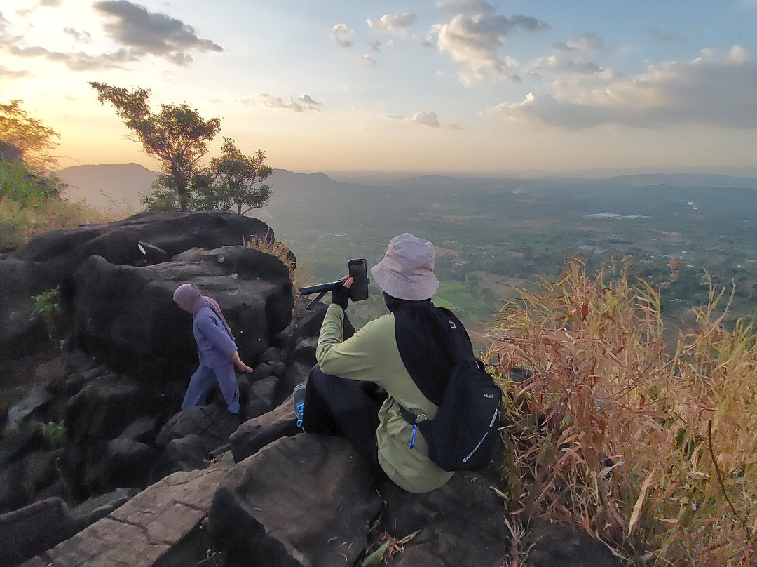 Trekking MT. Bulusaukang Near Makassar-Benteng Gajah必去景点