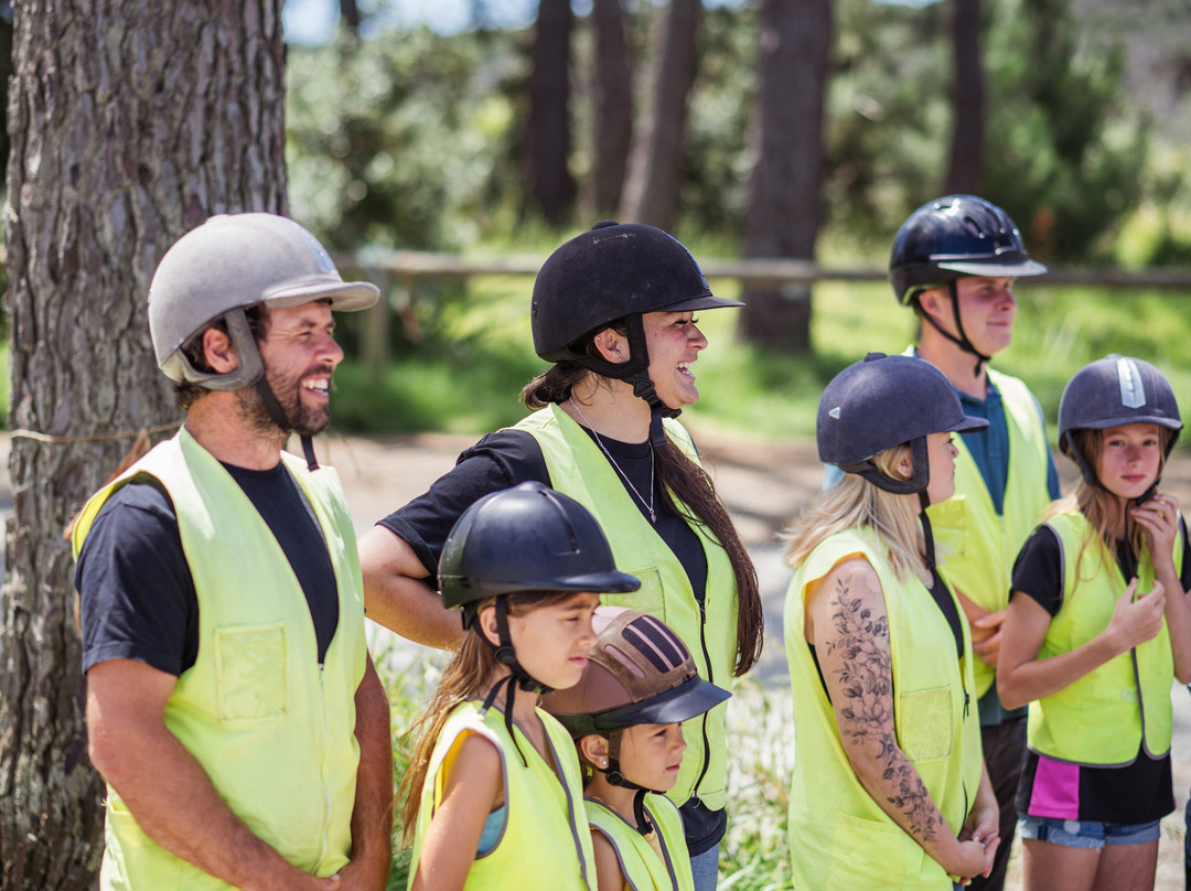 Muriwai Beach Horse Treks-穆里怀海滩必去景点