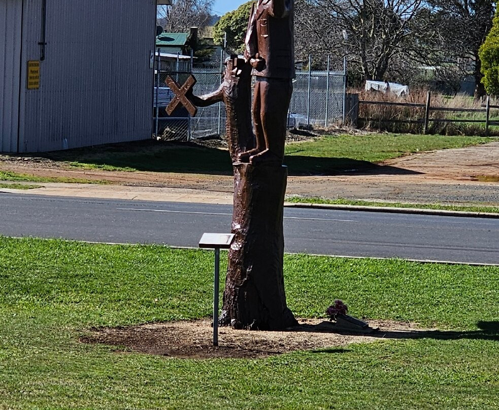 Legerwood Memorial Tree Carvings-Legerwood必去景点