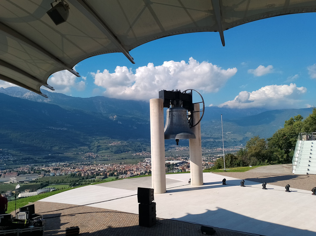 Campana dei Caduti-罗韦雷托必去景点