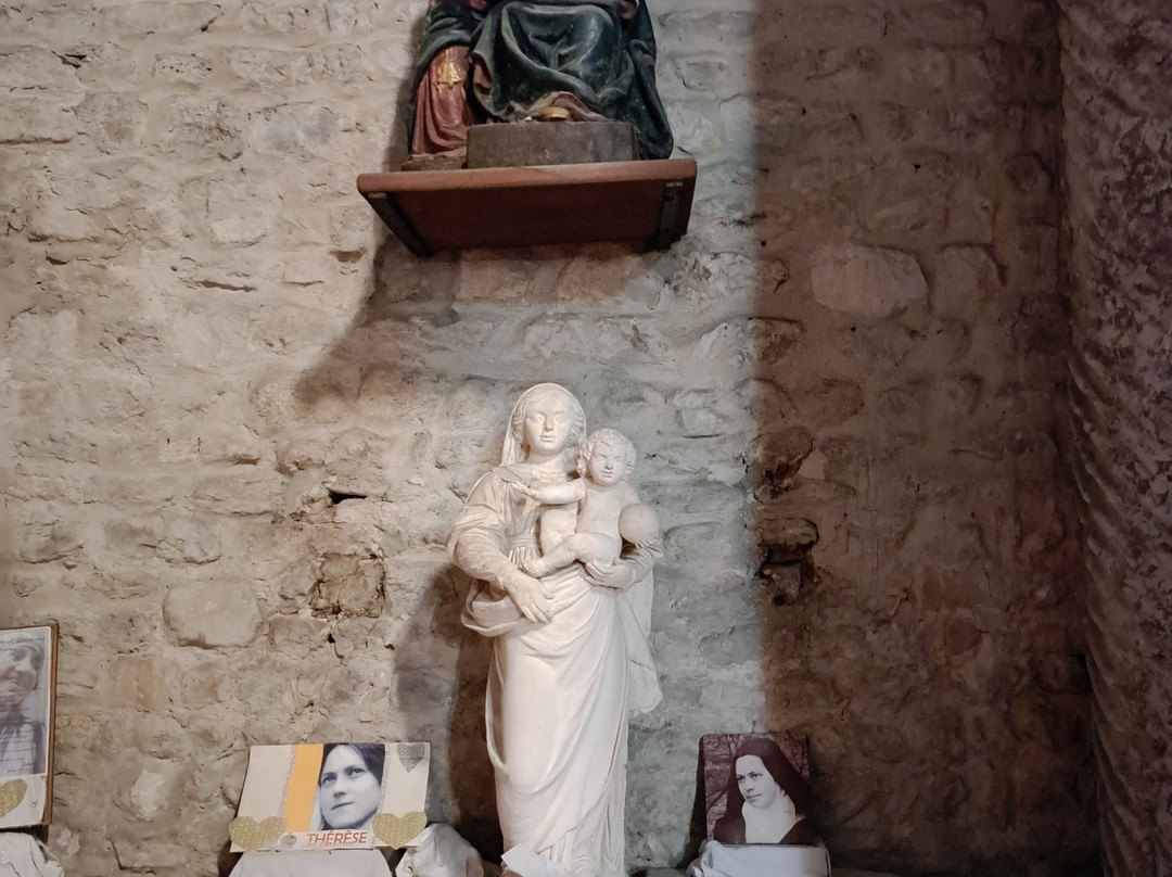 Eglise Notre-Dame Et Saint-Veran-泉水小镇必去景点