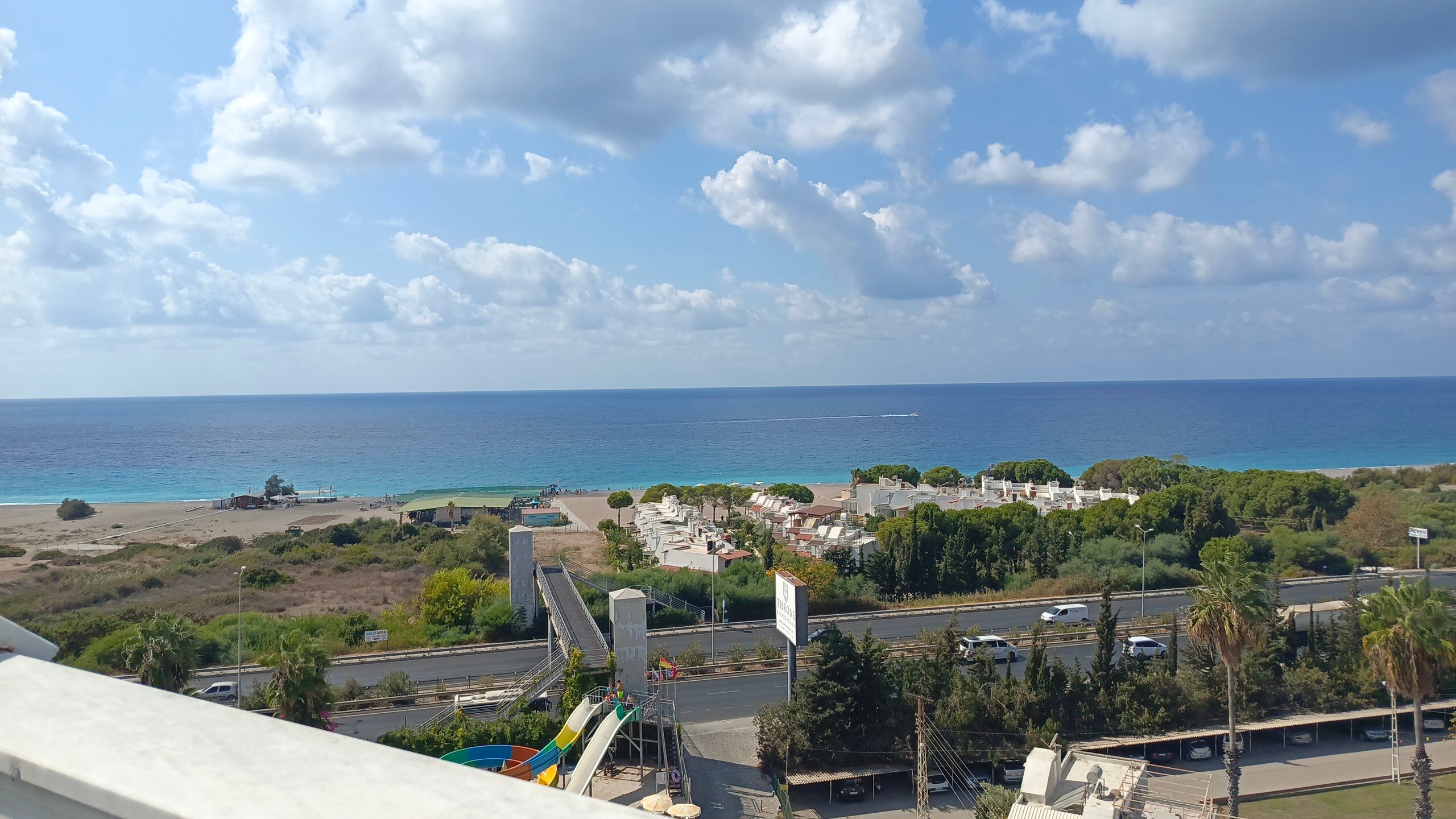 Throne Beach Resort & Spa-官方