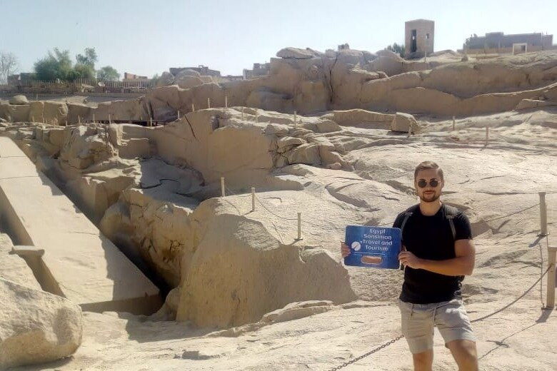 Egypt Sansimon  Travel and  Tourism-亚斯文必去景点