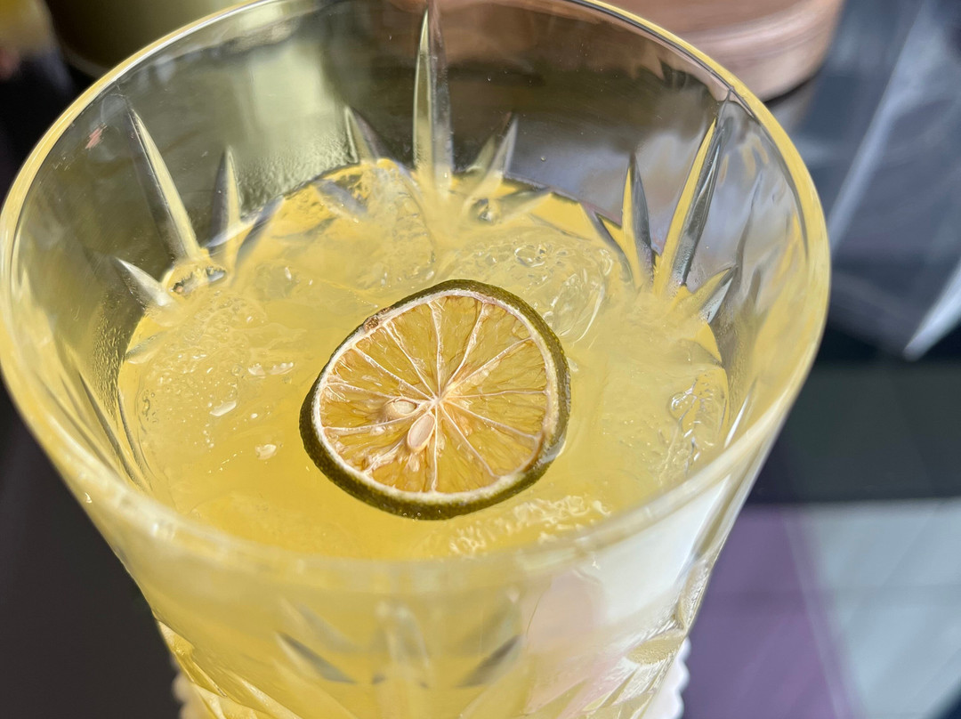 Whiz Luxe Hotel Spazio Surabaya主图