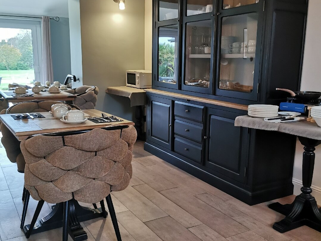 查特利尔酒店主图