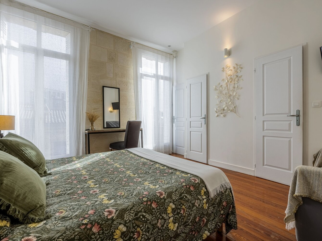 拉浩特蒙田酒店主图