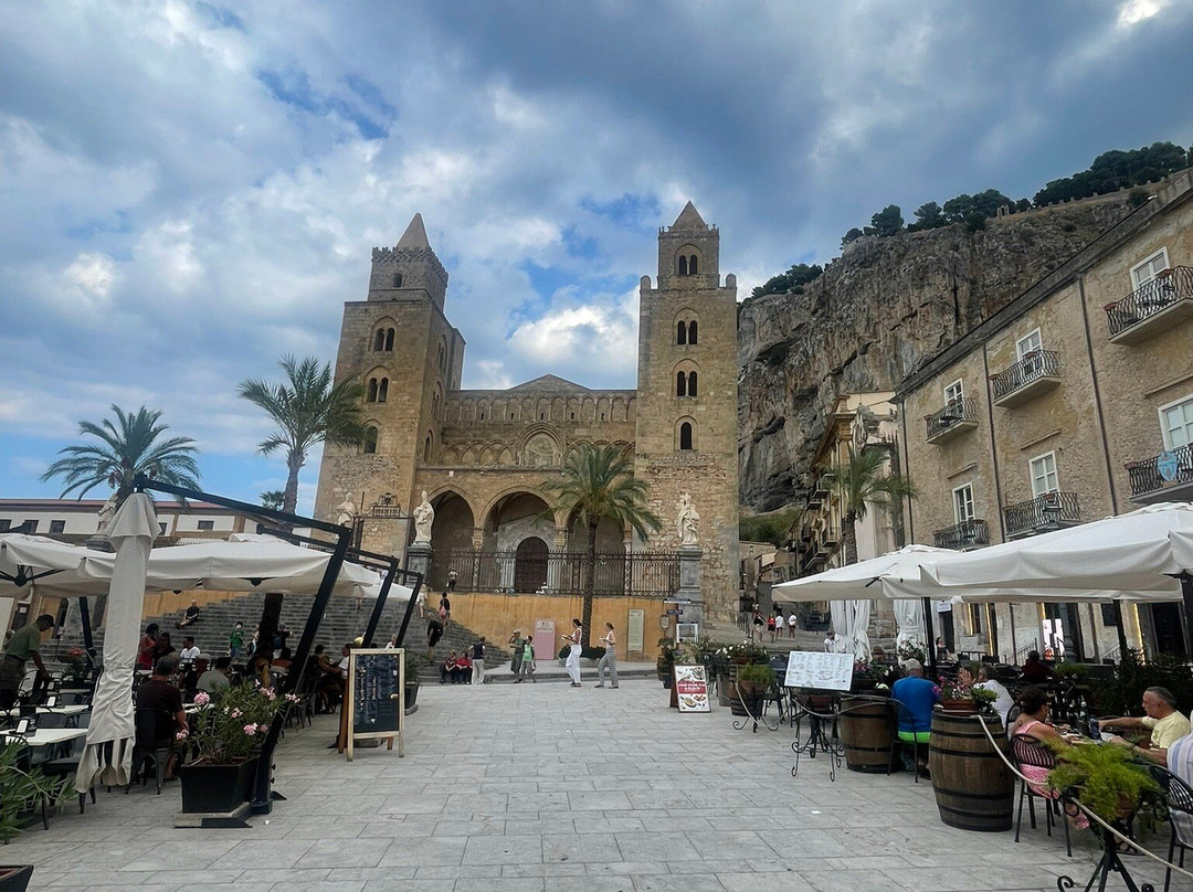 Piazza del Duomo-切法卢必去景点