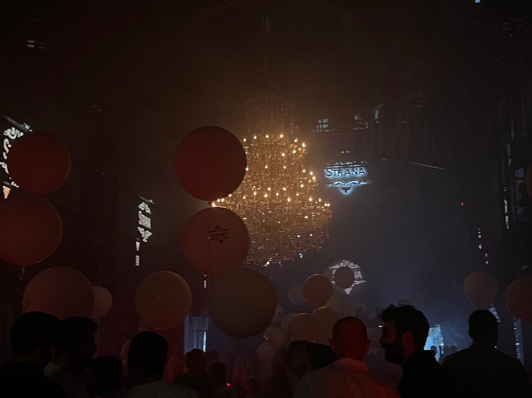 Strana-瓦拉塔港必去景点