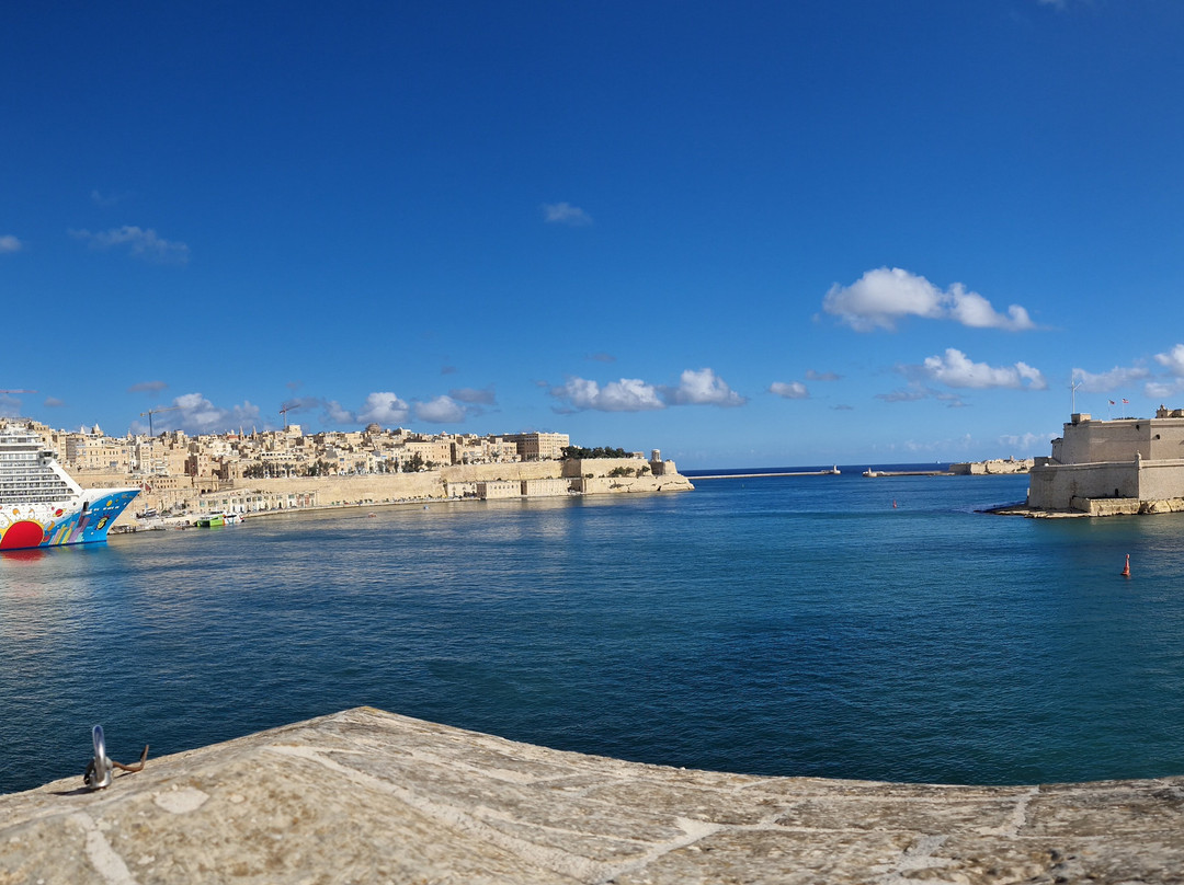 M Cabs & Car Rentals-Fgura必去景点