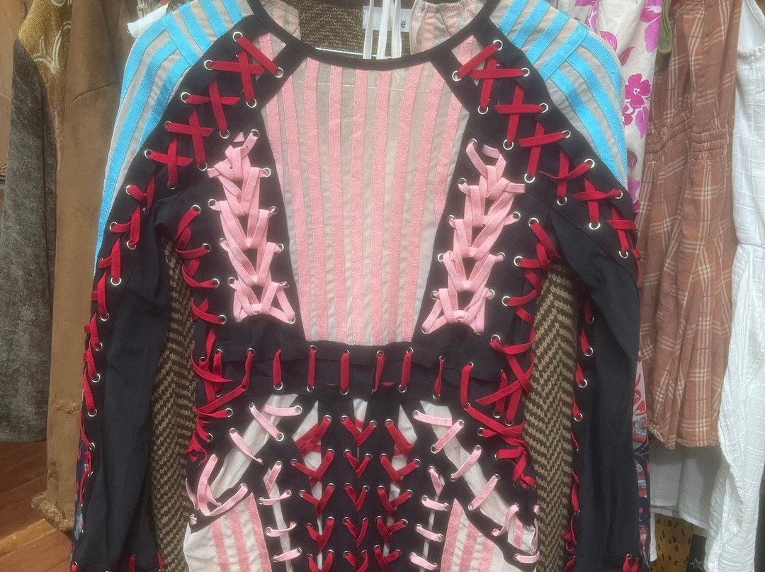 RE-LOVE CAMPAIGN showroom-La California必去景点