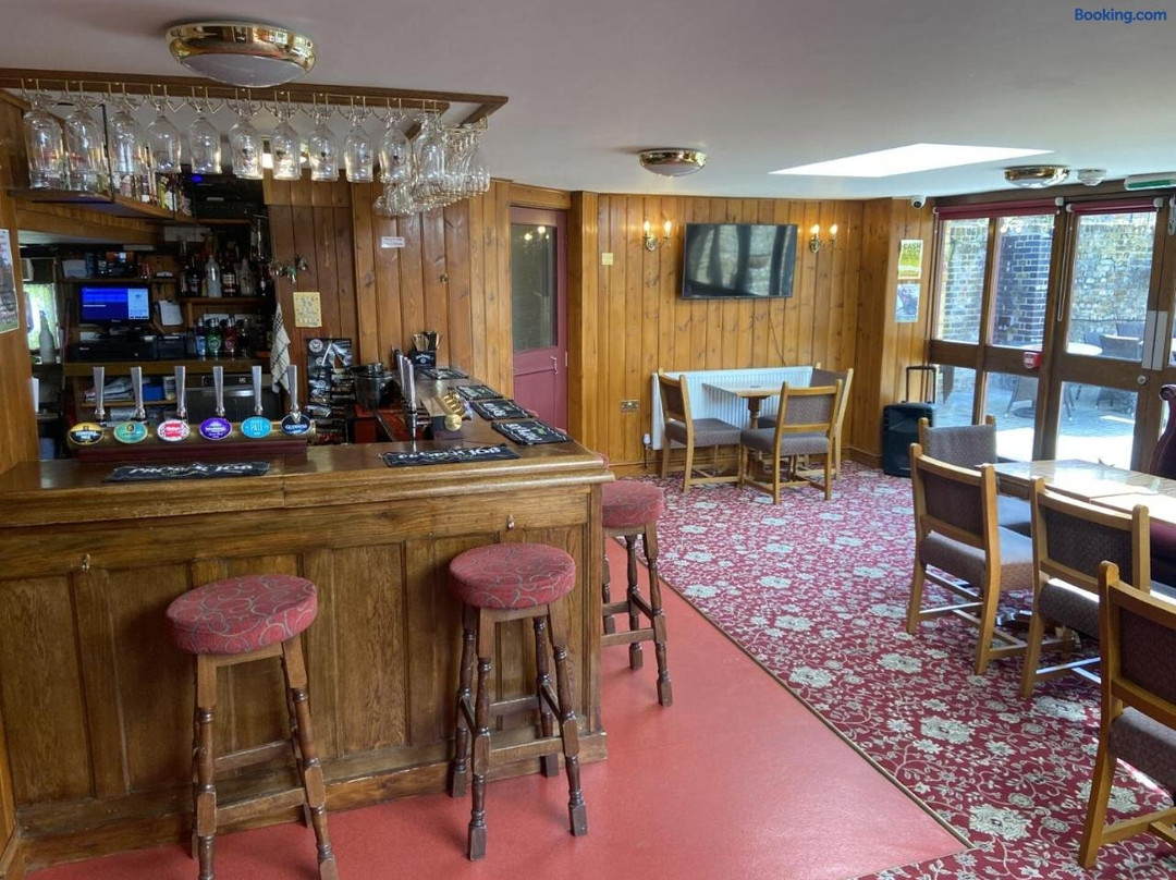 欢乐德雷曼酒吧及酒店