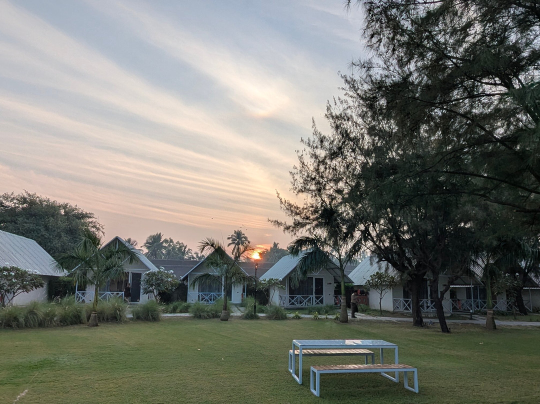 Praveg Beach Resort Daman, Lighthouse Beach主图