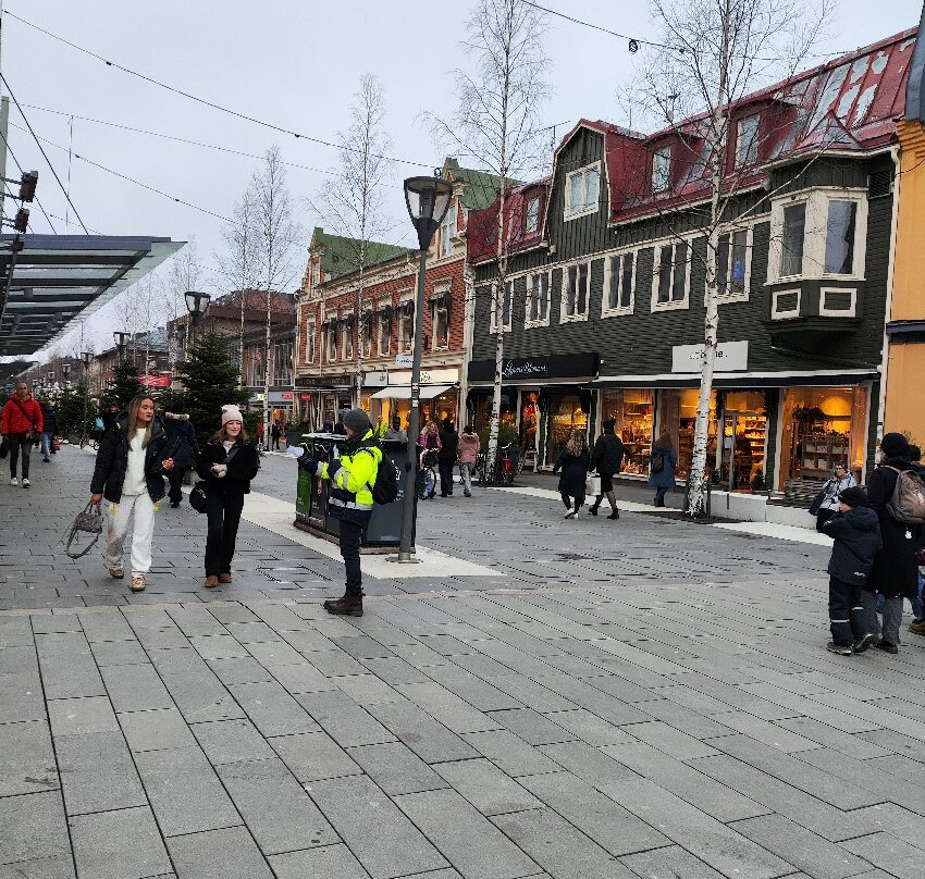 Standing Man-于默奥必去景点