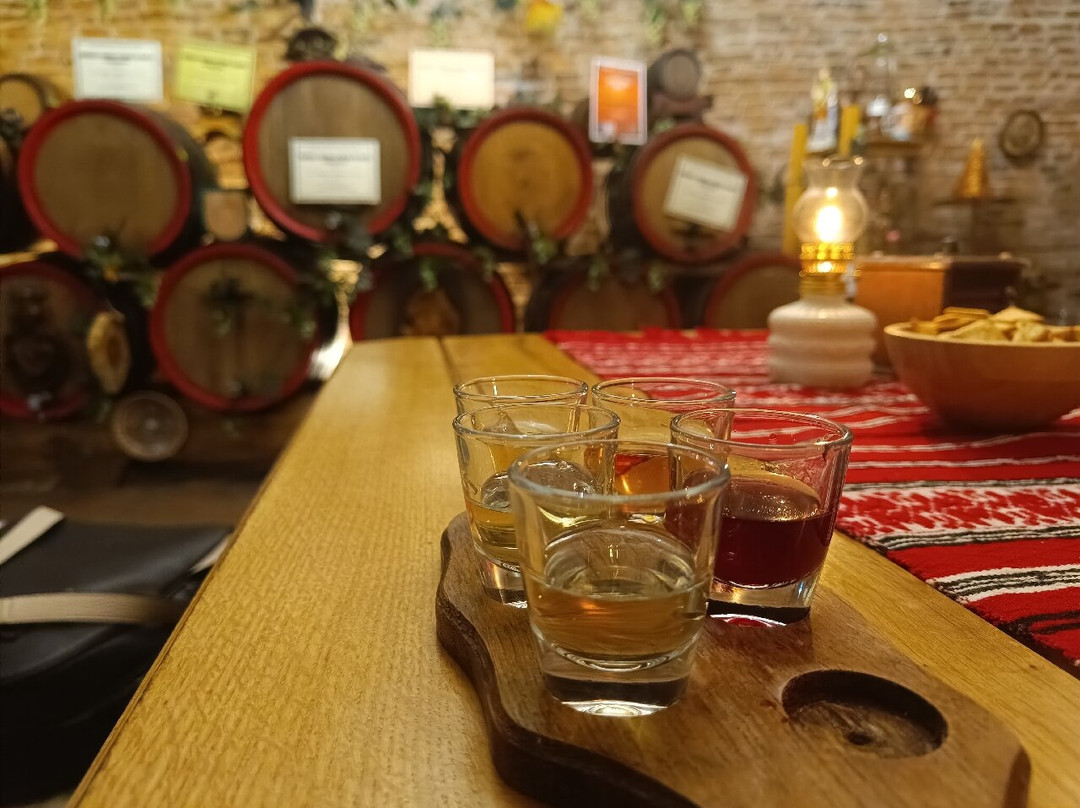 Pivnita lui Teo - Teo's Cellar-锡吉索拉必去景点