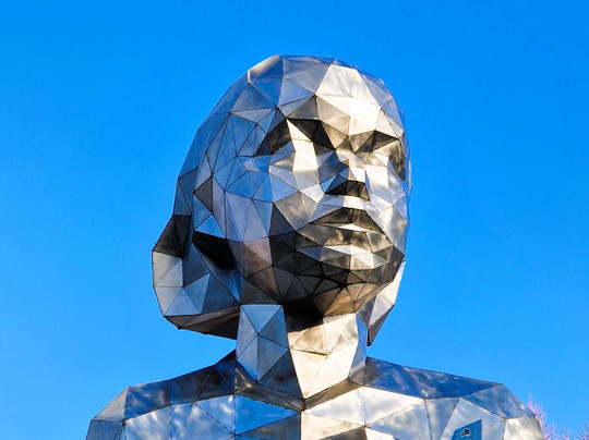 Lucie Et Les Papillons-蒙斯必去景点