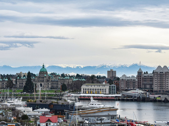 维多利亚丽晶海滨套房酒店主图