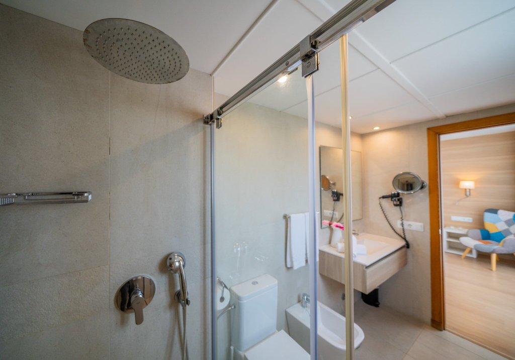 Hostal Residencia Menurka-浴室