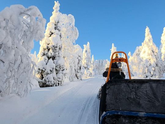 Isokenkäisten Klubi主图