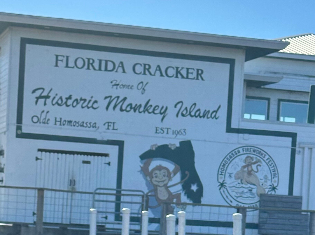 Monkey Island Riverside Resort主图