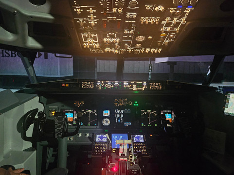 Simair737 Flight Simulators-切尔滕纳姆必去景点