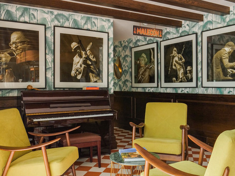 巴比伦伊维萨酒店主图