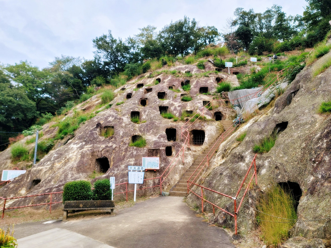 Yoshimi Hyakuana Tombs-吉见町必去景点