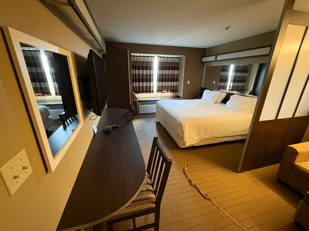 圣克莱尔维尔麦客达套房酒店主图