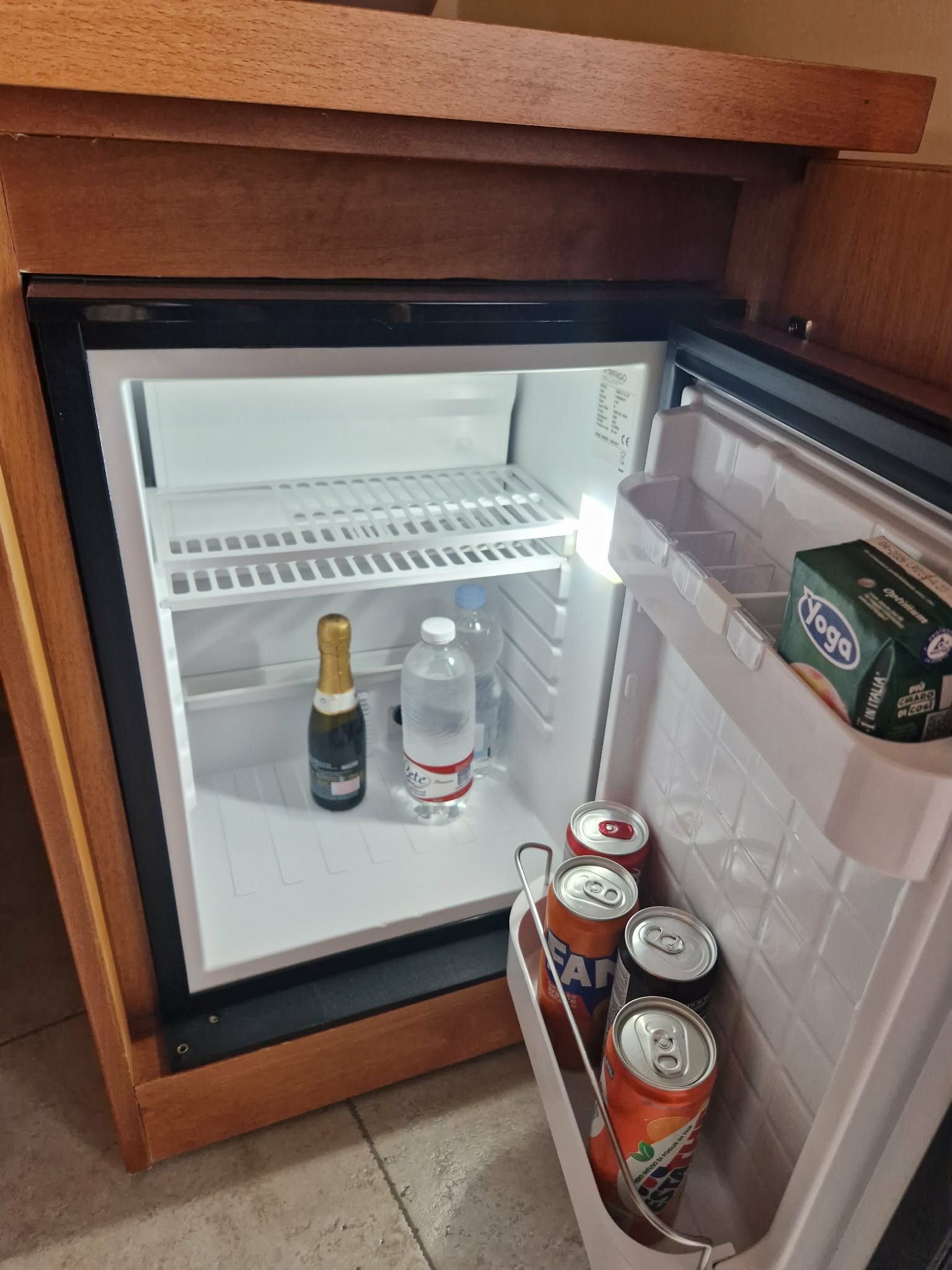 马达洛尼酒店-客卧