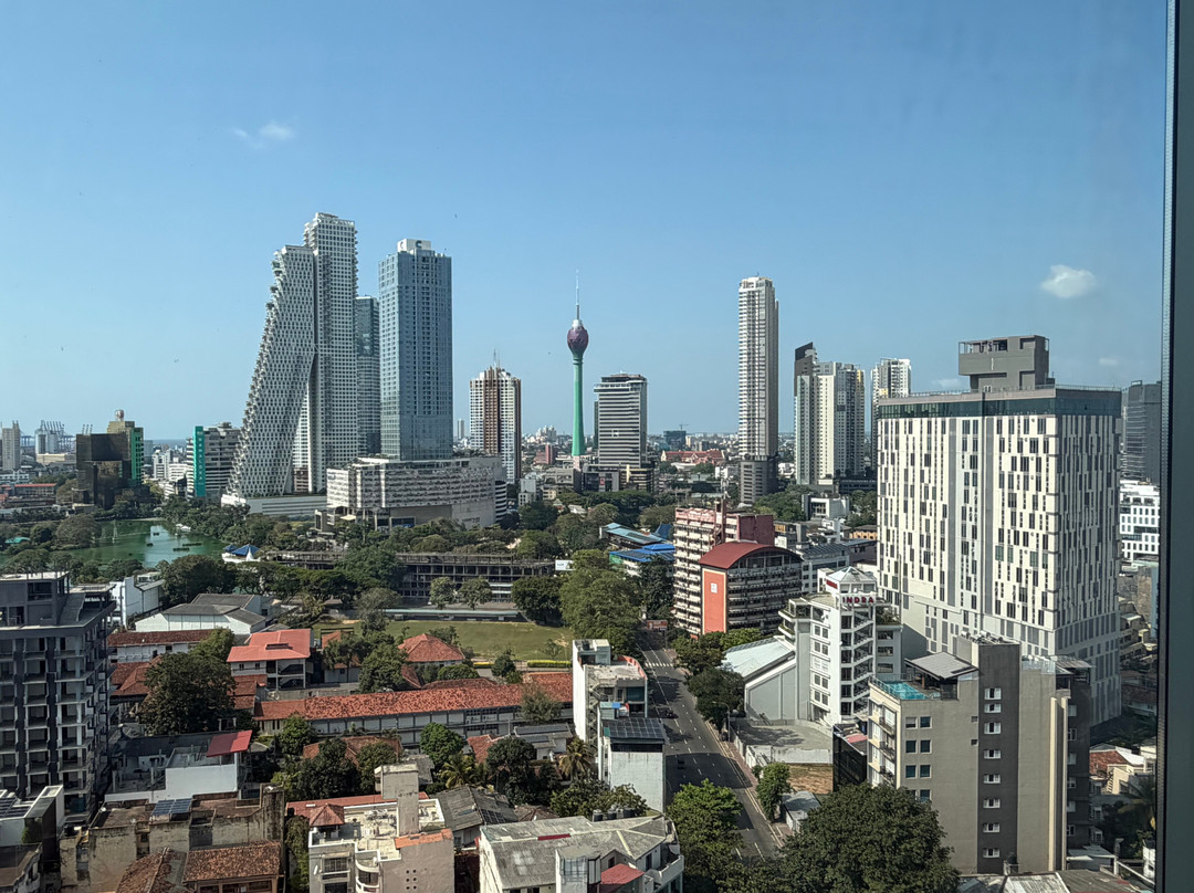 辛纳蒙科伦坡红酒店主图