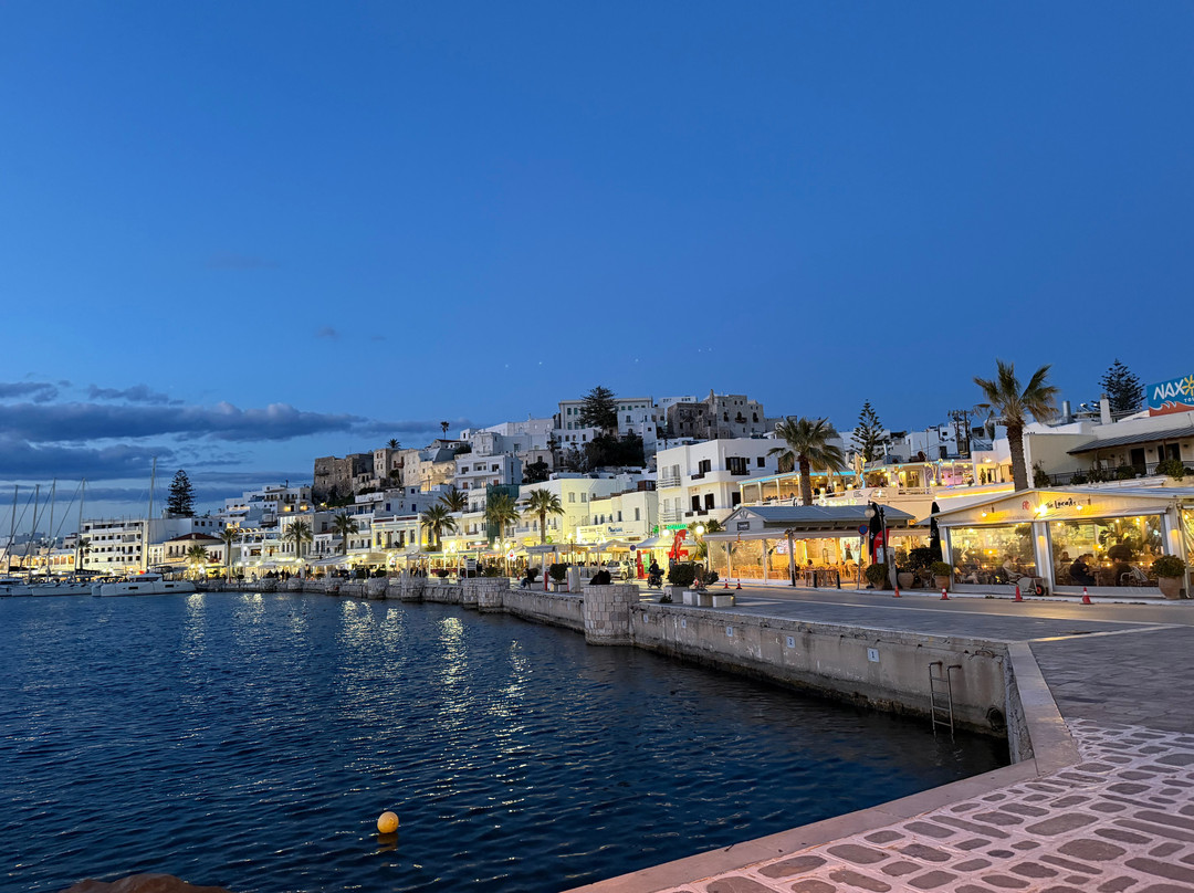 洞穴套房酒店主图