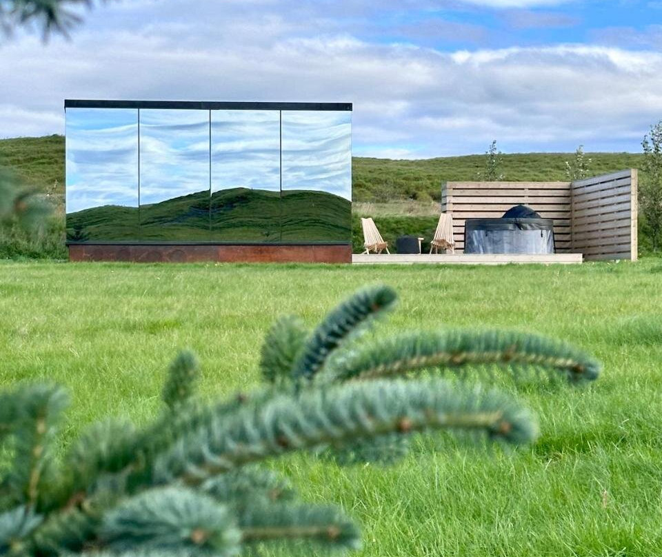 Nest Retreat Iceland - Mirror Houses by the Rangá river