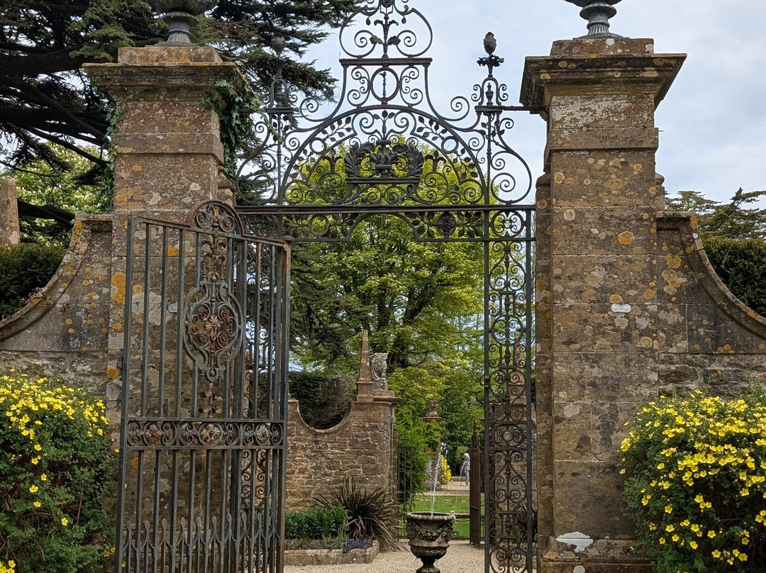 Athelhampton House and Gardens-多切斯特必去景点