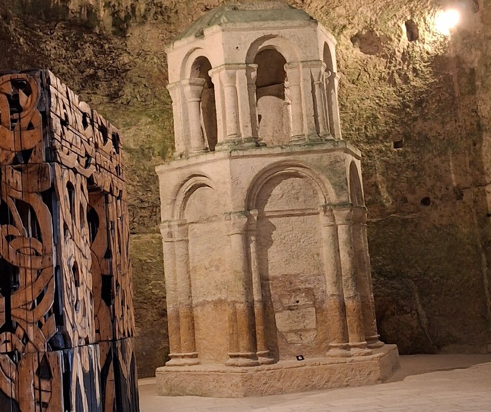 Monolithic Church of Saint-Jean of Aubeterre-Aubeterre-sur-Dronne必去景点