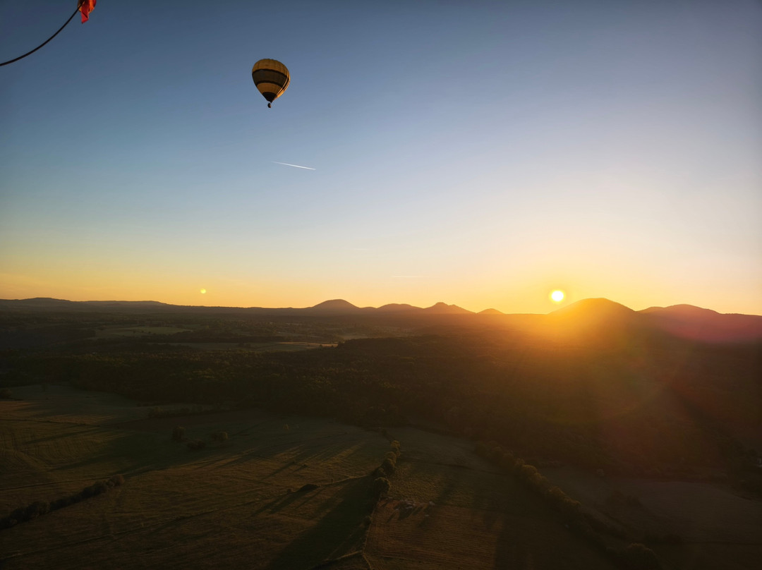 Auvergne Montgolfieres-Chambon-sur-Lac必去景点