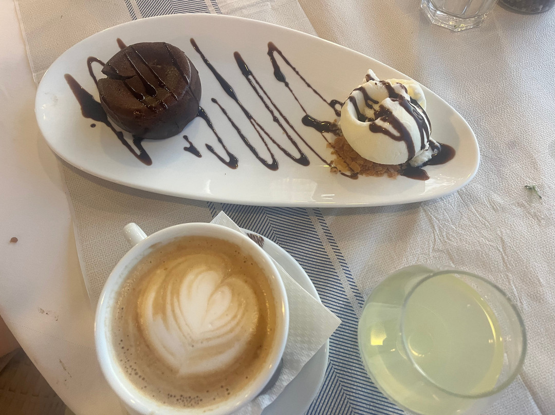 Blue & White Restaurant-Beachbar