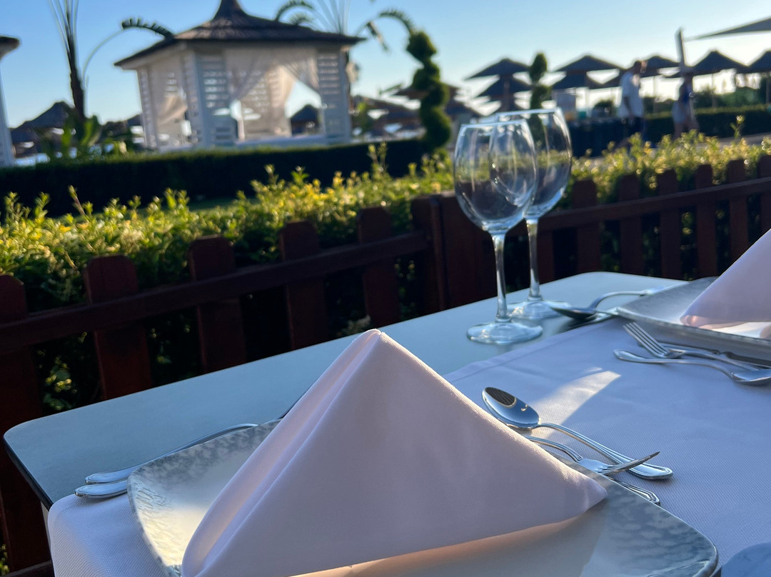 Quattro Beach Spa & Resort Hotel主图