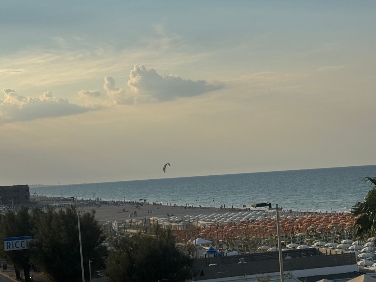 Hotel Augustus- Davanti a Noi C'è Solo il Mare-旅行者