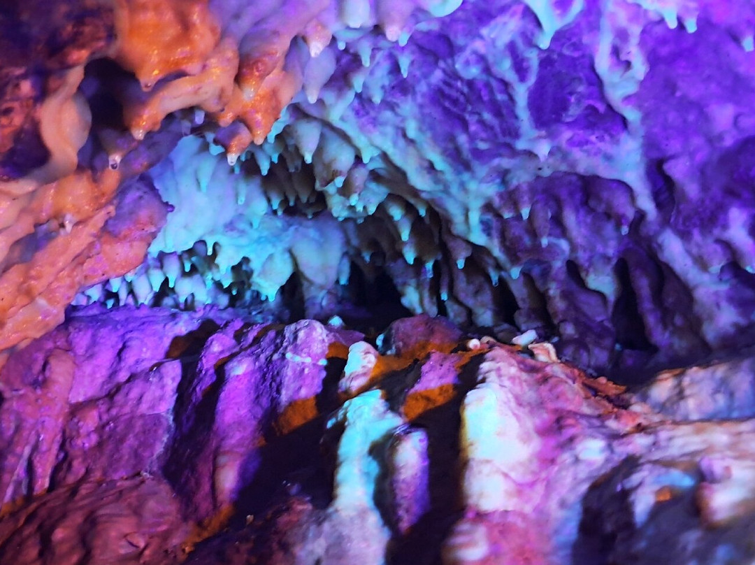 Stump Cross Caverns-Pateley Bridge必去景点