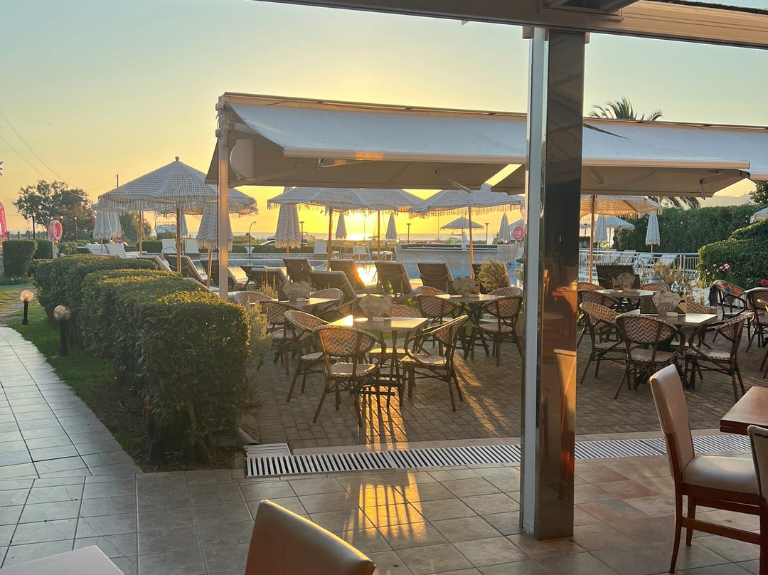 Three Brothers Pool Bar-Restaurant-Hotel主图