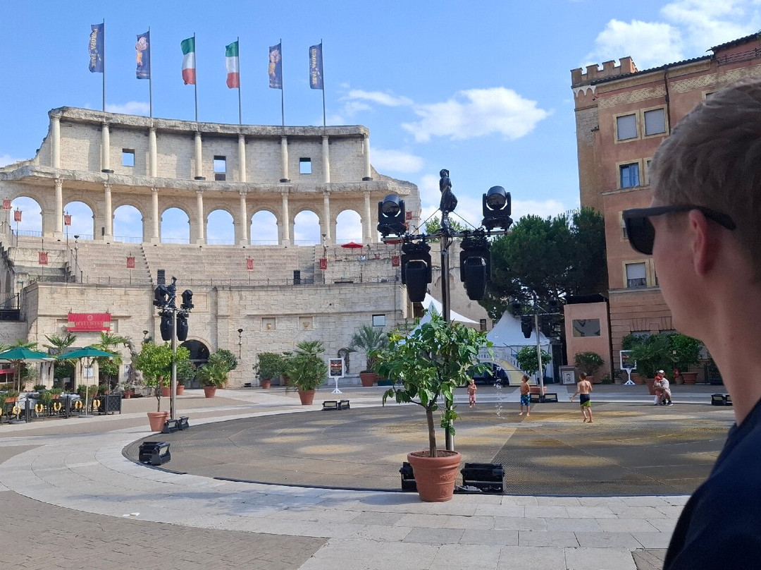 Colosseo主题欧罗巴游乐园和探险度假村四星级高级酒店主图