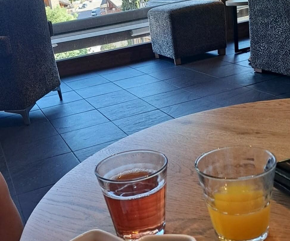 阿尔卑斯岩石酒店主图