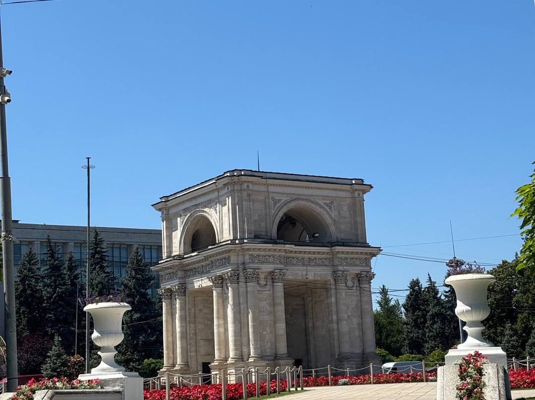 Triumphal Arch-基希讷乌必去景点
